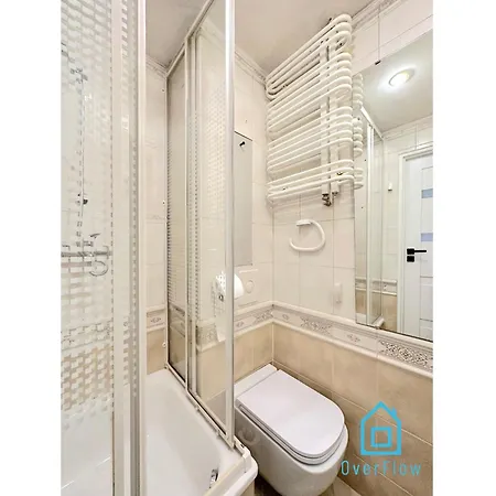 Apartment Honey Apartment- Cozy Retreat, 10 Minutes To Old Town *