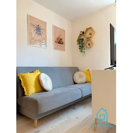 Honey Apartment- Cozy Retreat, 10 Minutes To Old Town Apartment