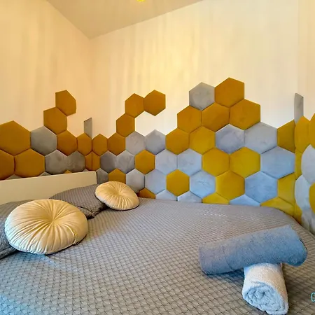 Honey Apartment- Cozy Retreat, 10 Minutes To Old Town Gdansk